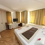 Hayat Hotel